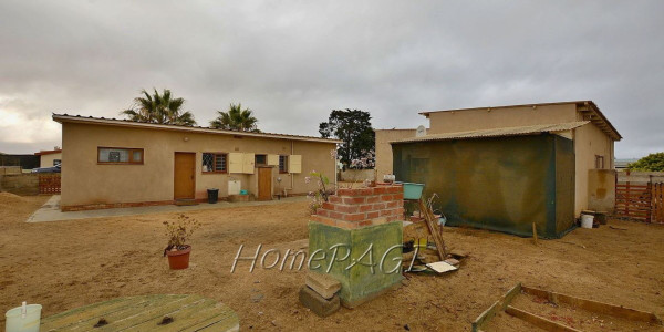Ext 1, Henties Bay:  Home with Flat is for Sale
