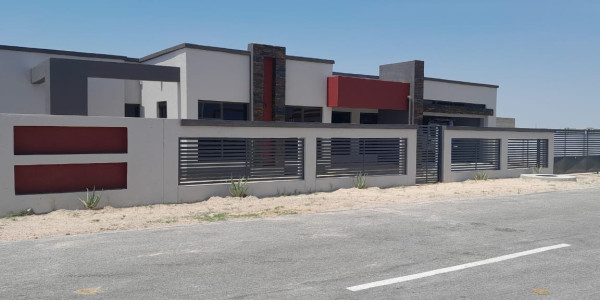 A beautiful morden house in Oshakati Extension 16 for Sale