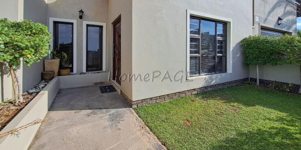 Fairway Estates, Walvis Bay:  VERY NEAT HOME WITH FLAT IS FOR SALE