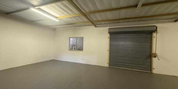 LIGHT INDUSTRIAL WAREHOUSE TO LET