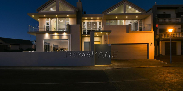 Long Beach Ext 2, Walvis Bay:  A FANTASTIC, SPACIOUS  LUXURIOUS HOME IS FOR SALE