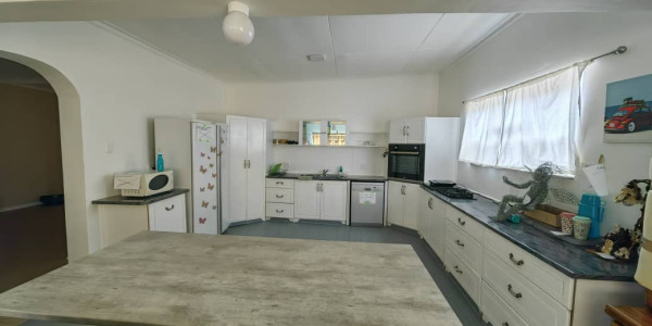 GORGEOUS SEE FRONT HOUSE WITH FLATLETS FOR SALE IN LUDERITZ