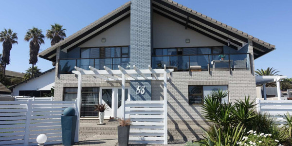 SEA VIEW PROPERTY OVERLOOKING THE BEACH PROMENADE