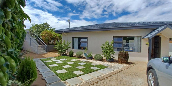 Auasblick - Luxurious 4-Bedroom House with 2 Additional Flats - N$8 Million