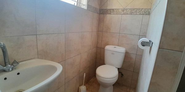 3 Bedroom House For Sale in Soweto-Luxury Hill