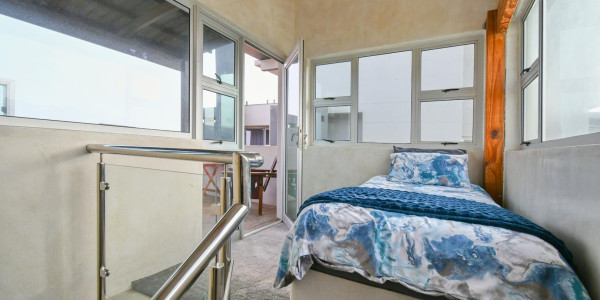 Long Beach, Walvis Bay:  Beautiful ECLECTIC Stunner home WTH FLAT is for Sales:  A RARE FIND