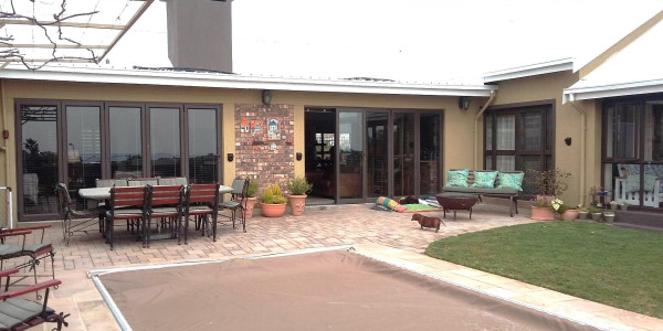 AMAZING HOME ON ONE LEVEL plus 2 Bedroom Flat N$7 250 000 m