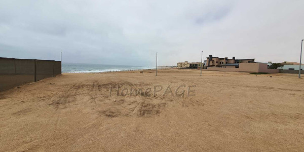 Ext 10, Henties Bay:  LARGE Beachfront Plot is for sale