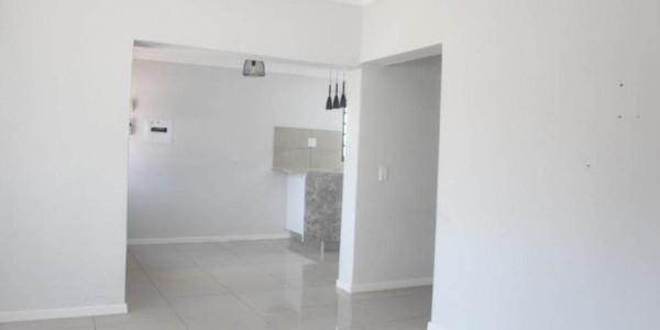 Beautiful 3 bedroom home with a flat for sale in Otjomuise 5