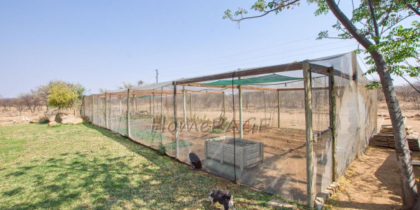 Otjozondjupa Region, Okahandja area:  26.7 Ha Smallholding is for sale