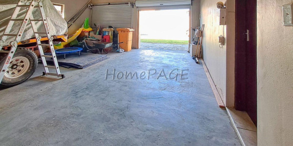 Fairway Estates, Walvis Bay:  VERY NEAT HOME WITH FLAT IS FOR SALE