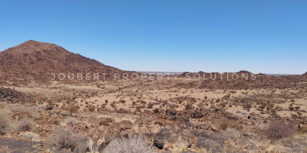 BEAUTIFULL HUNTING / LIVESTOCK / MINING FARM FOR SALE IN THE SOUTH OF NAMIBIA – ARIAMSVLEI DISTRICT