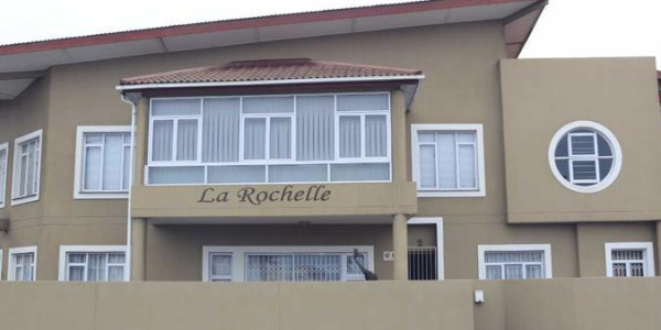 2 Bedroom, 2 Bathroom Apartment For Sale in Swakop Centre