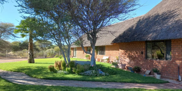 Agents Marlene, Leon and Jan presents this property, 30 km from Okahandja on the B2-road.