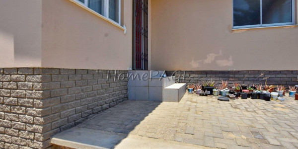 Vineta, Swakopmund:  Enormous Home with Flat is for Sale