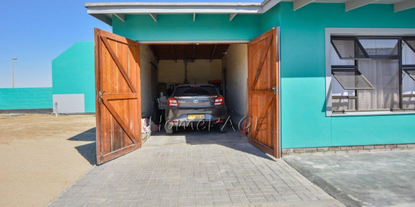 Tamariskia, Swakopmund:  3 Bedr Home with two 1 Bedr flats for sale