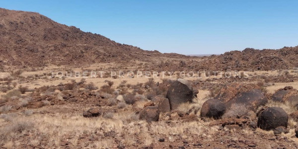 BEAUTIFULL HUNTING / LIVESTOCK / MINING FARM FOR SALE IN THE SOUTH OF NAMIBIA – ARIAMSVLEI DISTRICT