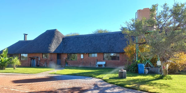 Agents Marlene, Leon and Jan presents this property, 30 km from Okahandja on the B2-road.