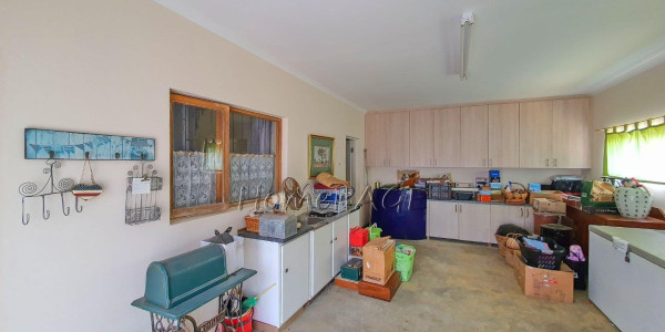 Henties Bay Proper:  5 Bedroom FARMSTYLE HOME is for Sale