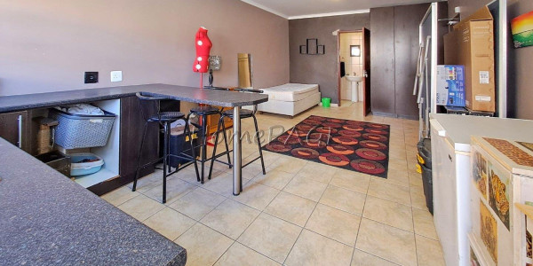 Fairway Estates, Walvis Bay:  VERY NEAT HOME WITH FLAT IS FOR SALE