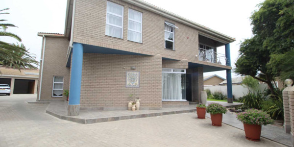 5 Bedroom House for Sale in Vineta, Swakopmund