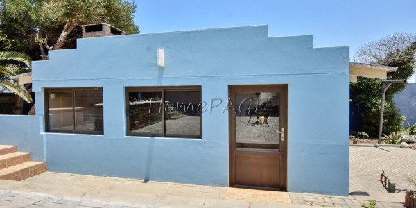 Vineta, Swakopmund:  Enormous Home with Flat is for Sale