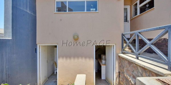 Vineta, Swakopmund:  Enormous Home with Flat is for Sale