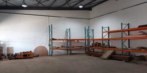 Spacious Warehouse in Prosperita