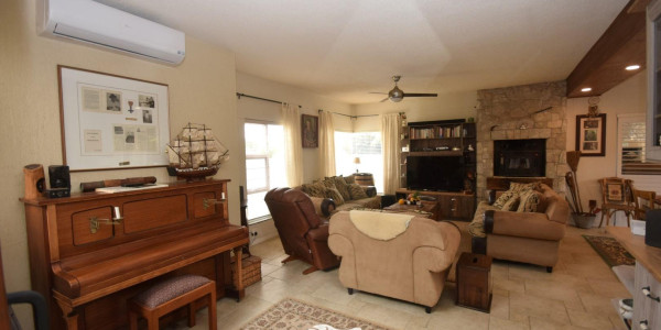 ROSSMUND SWAKOPMUND: SPACIOUS UPMARKET TOWNHOUSE FOR SALE