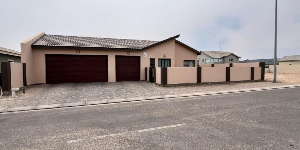 Swakopmund- For Sale- N$2 175 000