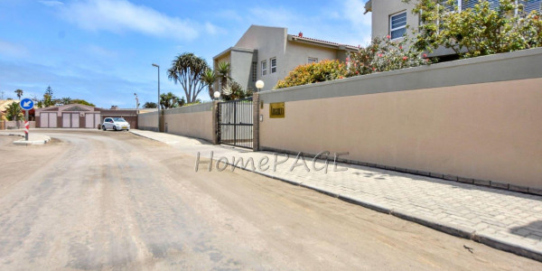 Vineta, Swakopmund:  Neat and Spacious 3 Bedr UPMARKET Townhouse is for sale