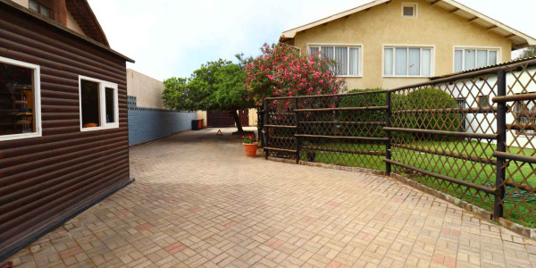 4 Bedroom Home with 1 Bedroom Flat for Sale, Swakopmund Kramersdorf