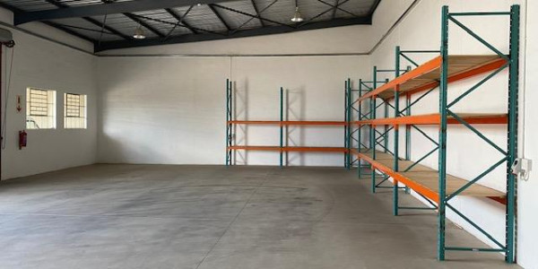 Large Warehouse Facility To Let