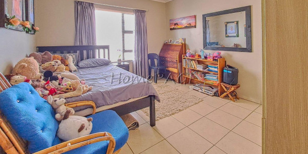 Fairway Estates, Walvis Bay:  VERY NEAT HOME WITH FLAT IS FOR SALE