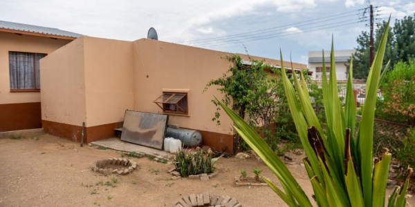 5 Bedroom House For Sale in Windhoek North