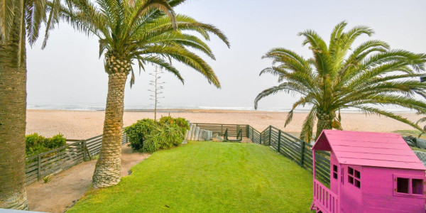 Long Beach, Walvis Bay:  Beautiful ECLECTIC Stunner home WTH FLAT is for Sales:  A RARE FIND