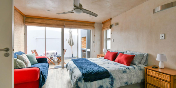 Long Beach, Walvis Bay:  Beautiful ECLECTIC Stunner home WTH FLAT is for Sales:  A RARE FIND