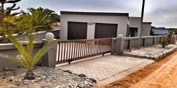 GORGEOUS HOME FOR SALE IN HENTIES BAY
