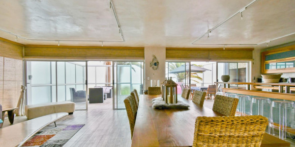 Long Beach, Walvis Bay:  Beautiful ECLECTIC Stunner home WTH FLAT is for Sales:  A RARE FIND