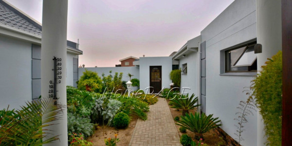 North Dune, Henties Bay:  EXQUISITE VIEWS OF THE OCEAN