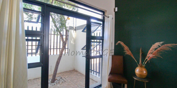 Otjiwarongo:  STUNNING, MODERN 4 BEDR HOME WITH FLAT is for sale