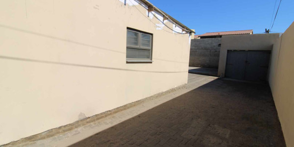 Well located on busy street close to Industrial Area!