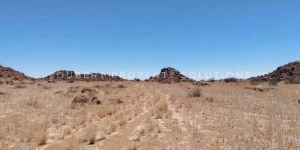 BEAUTIFULL HUNTING / LIVESTOCK / MINING FARM FOR SALE IN THE SOUTH OF NAMIBIA – ARIAMSVLEI DISTRICT