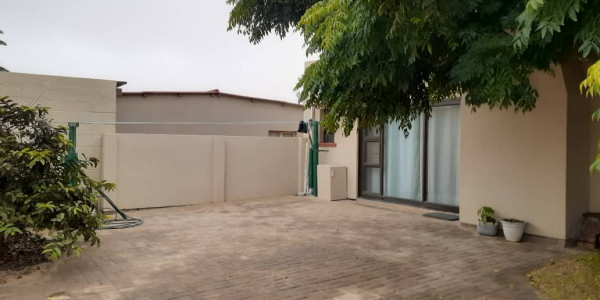 BEAUTIFUL HOUSE WITH FLATLET FOR SALE IN HENTIES BAY