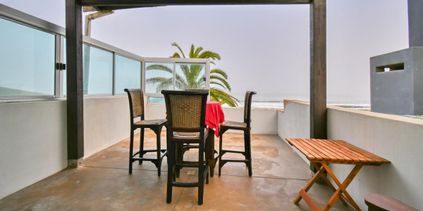 Long Beach, Walvis Bay:  Beautiful ECLECTIC Stunner home WTH FLAT is for Sales:  A RARE FIND