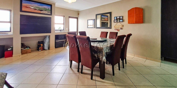 Fairway Estates, Walvis Bay:  VERY NEAT HOME WITH FLAT IS FOR SALE