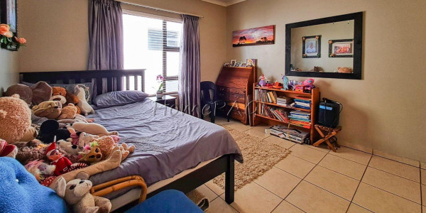 Fairway Estates, Walvis Bay:  VERY NEAT HOME WITH FLAT IS FOR SALE