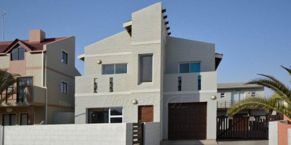 Long Beach, Walvis Bay, Guesthouse with LOTS of accommodation on offer