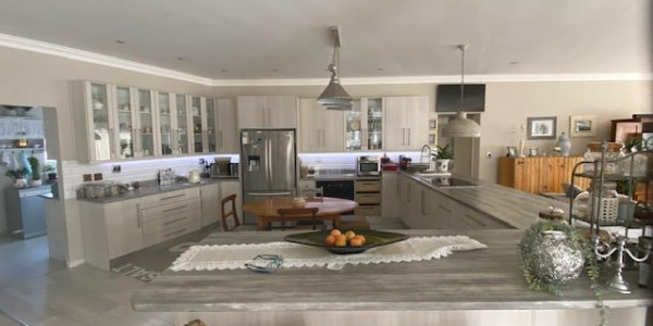 **Stunning Contemporary Home in Sunbay, Henties Bay**