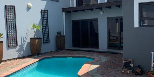 Stunning 3 Bedroom House with 2-bedroom Flat, swimming pool in prime Meersig Area